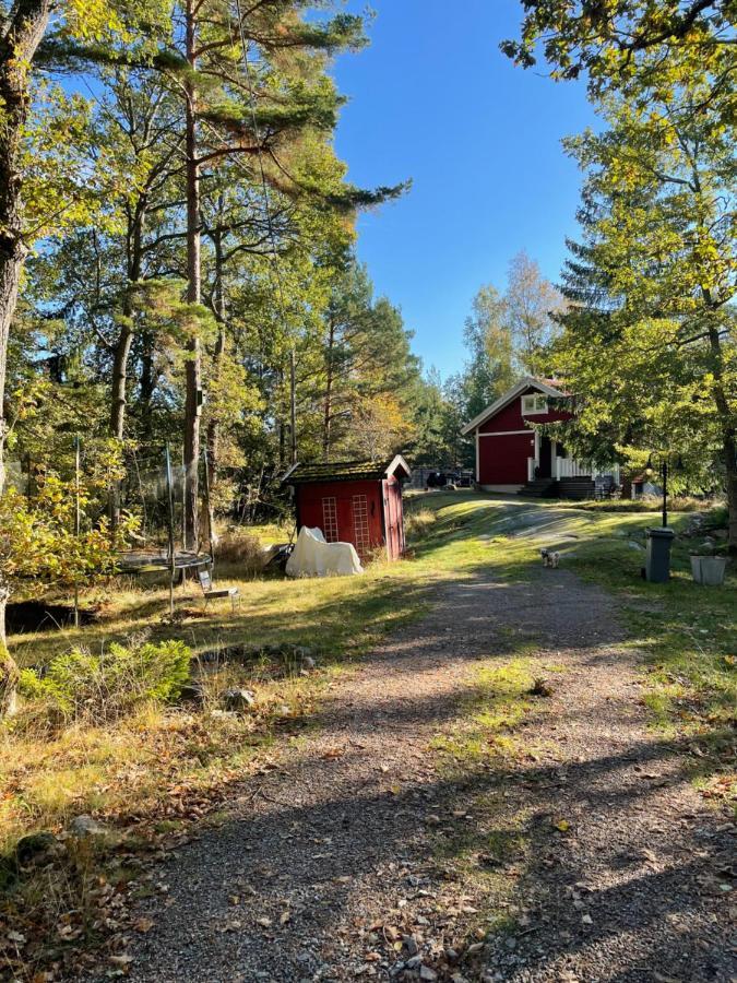Vila Charmigt Hus Pa Vindoe Stockholm Exteriér fotografie
